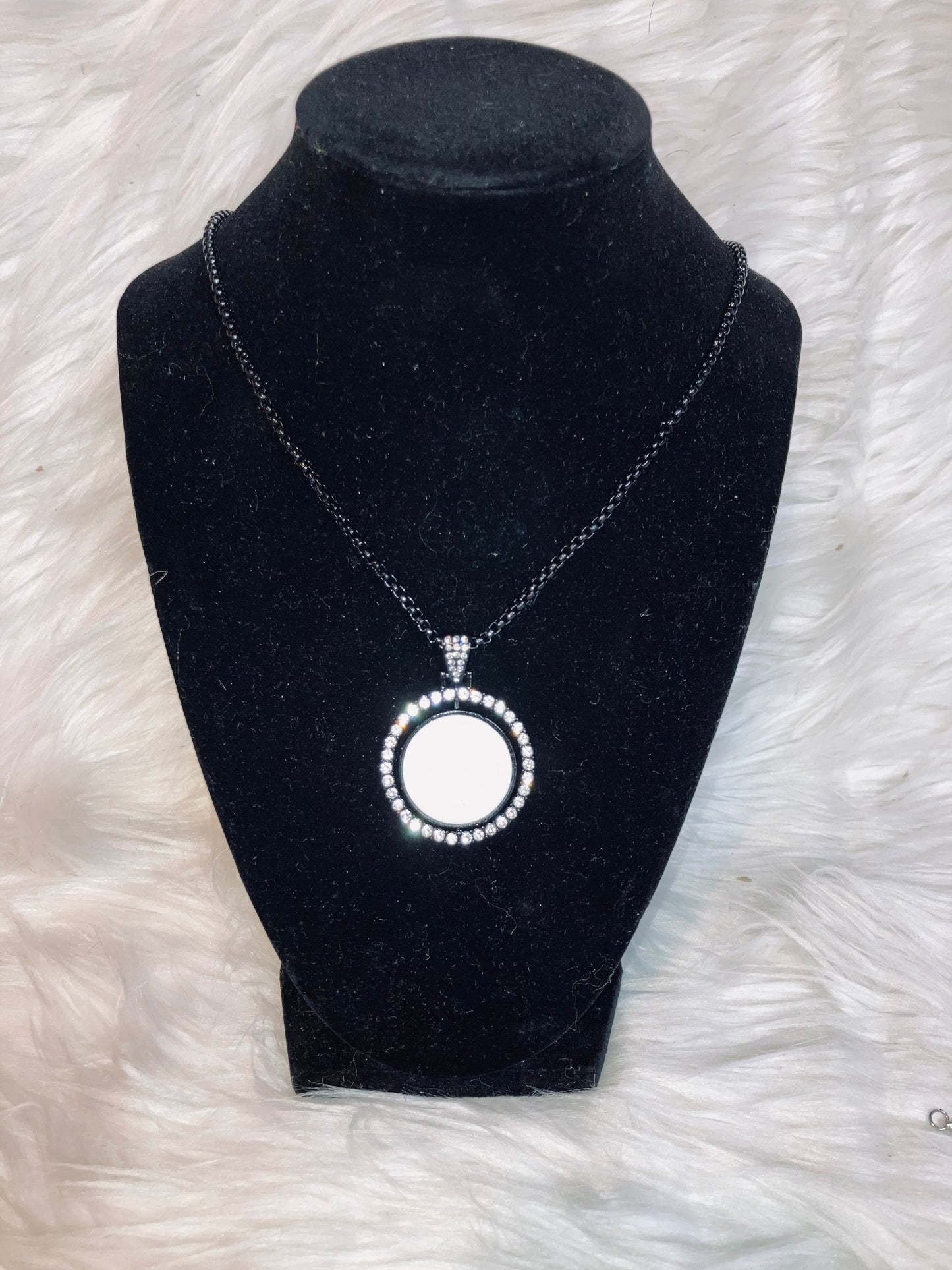 rotating bling necklace