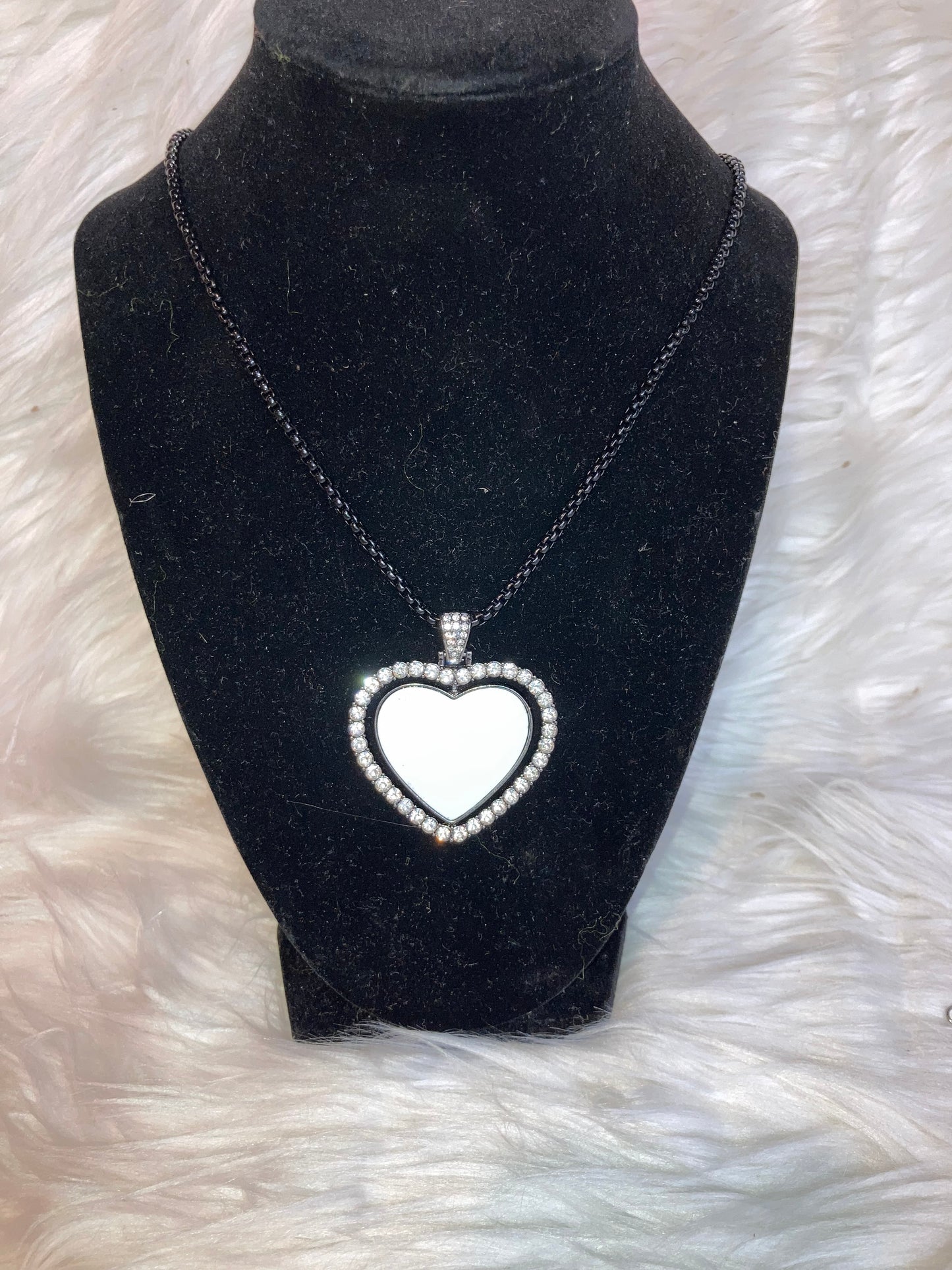rotating bling necklace