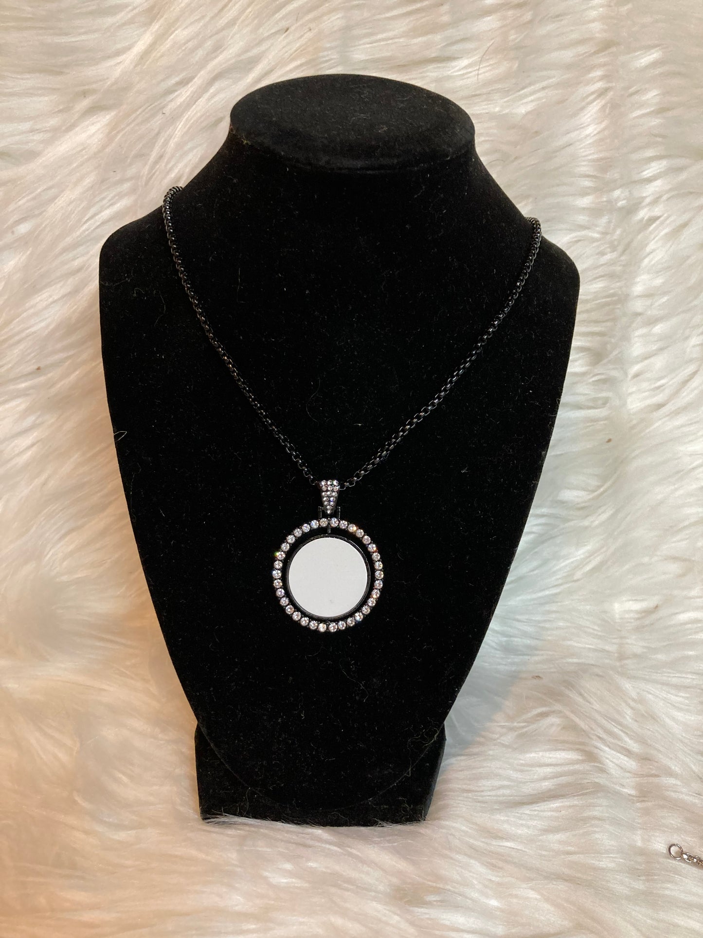 rotating bling necklace