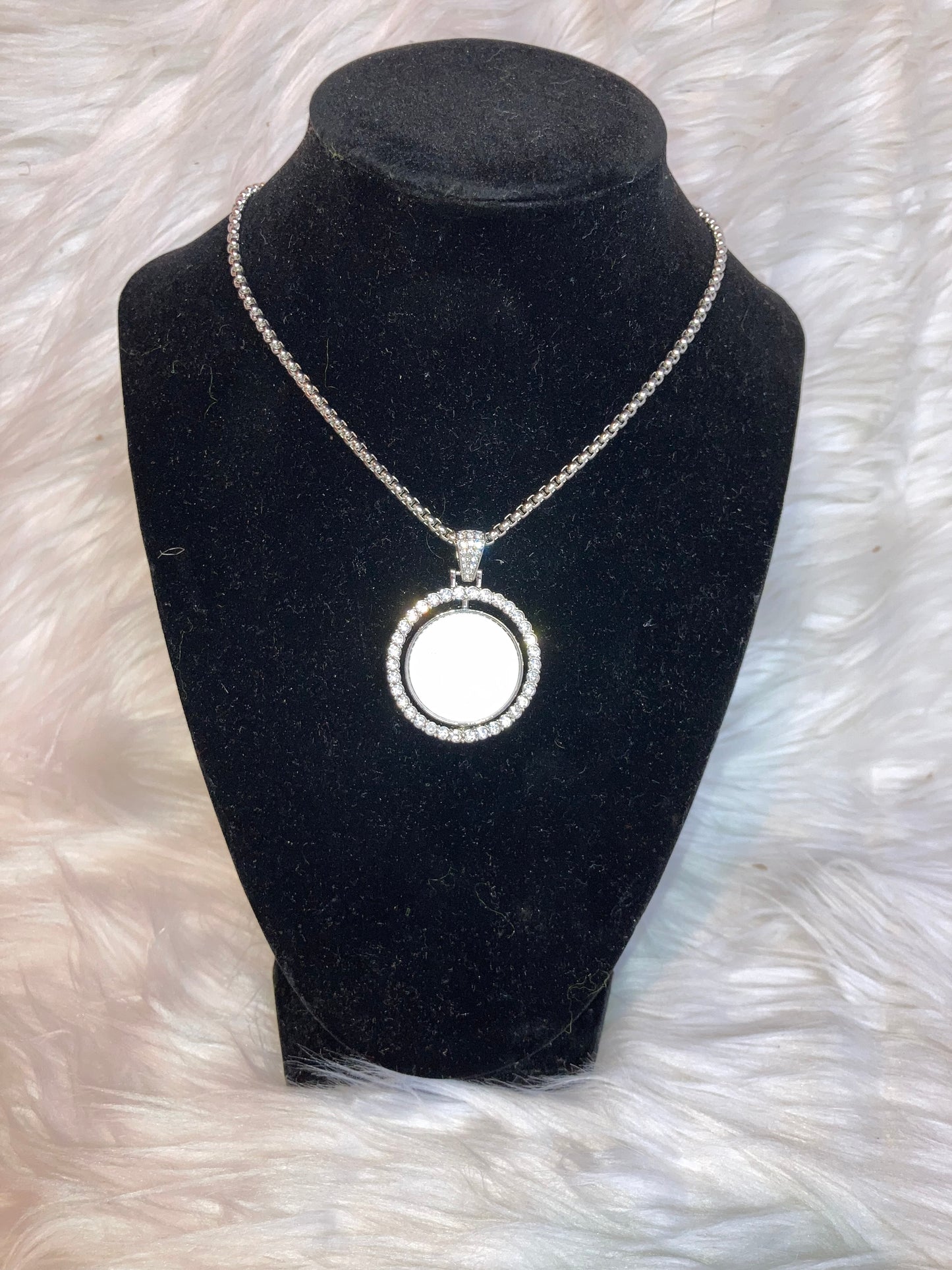 rotating bling necklace